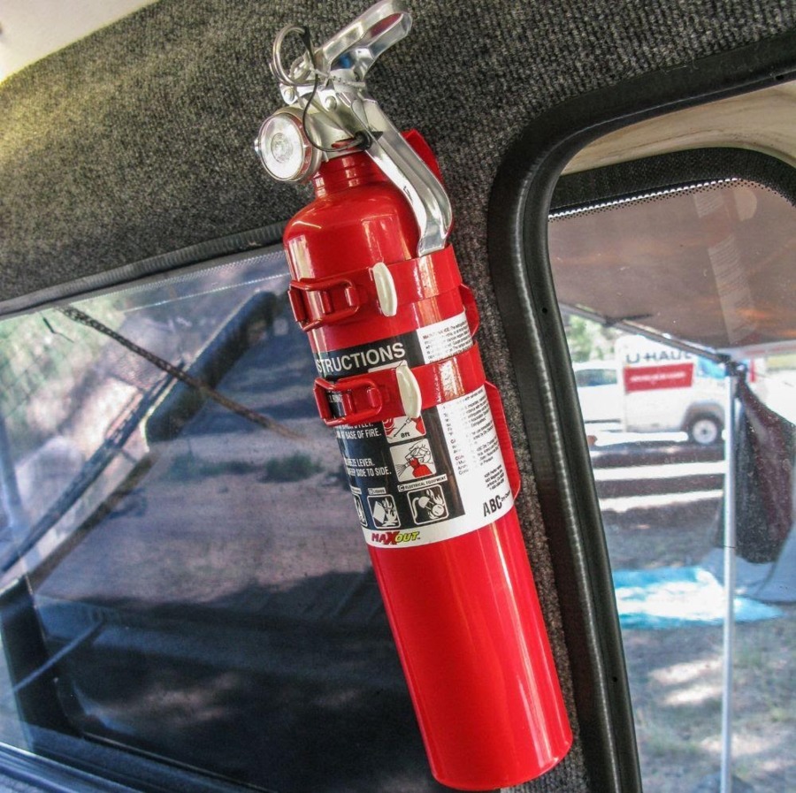Как правильно выбрать огнетушитель в автомобиль